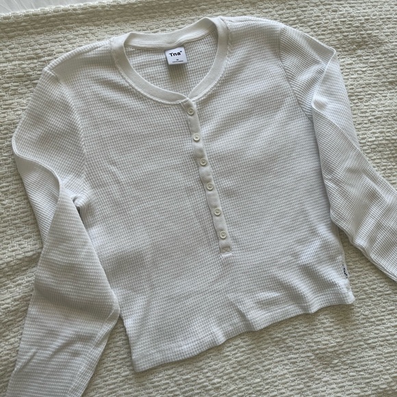 Aritzia TNA waffle long sleeve henly - Picture 3 of 6